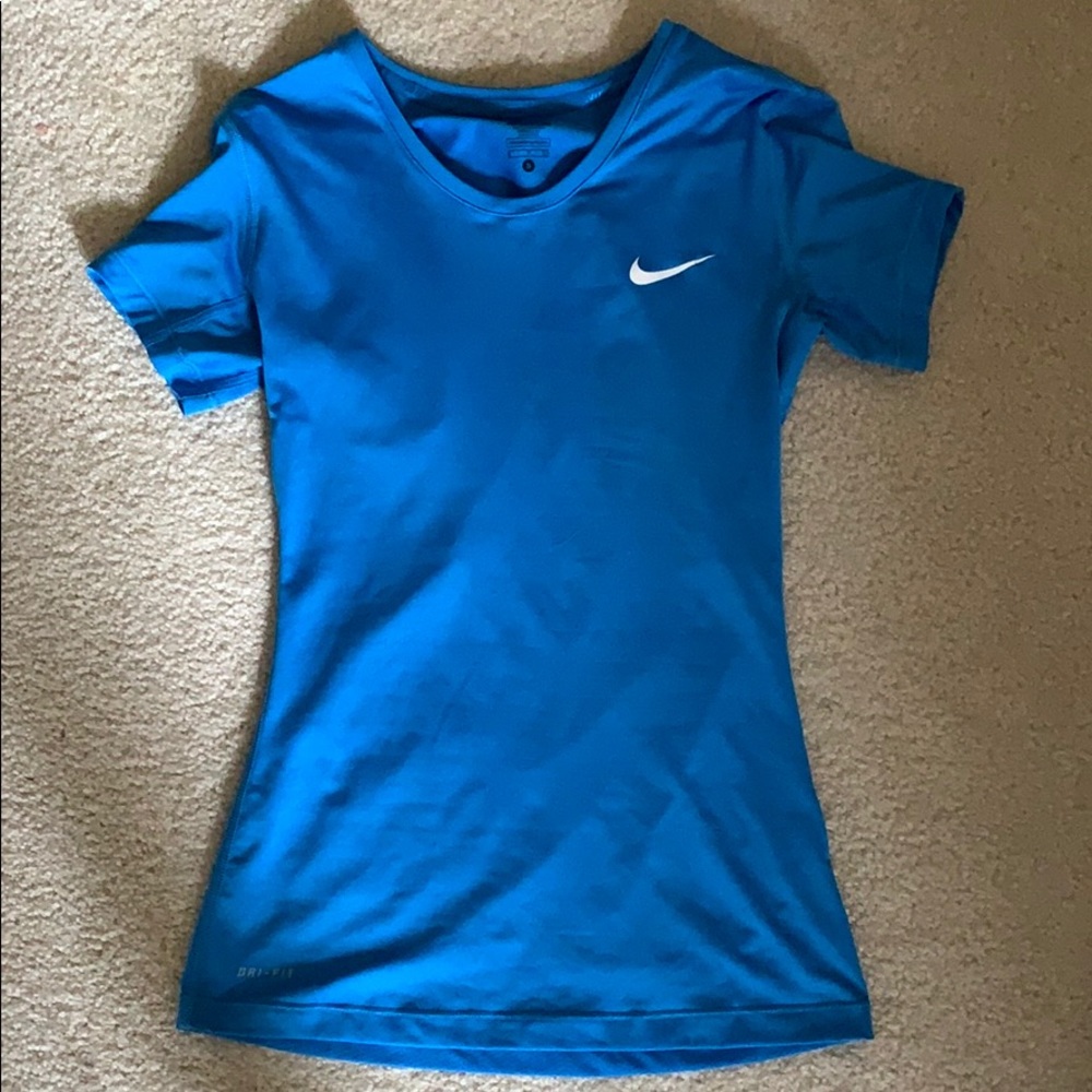 Nike Pro Woman’s shortsleeve top